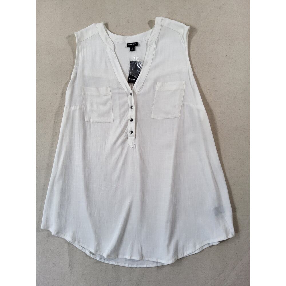 NWT Torrid White Sleeveless Henley Tunic Tank Size 2